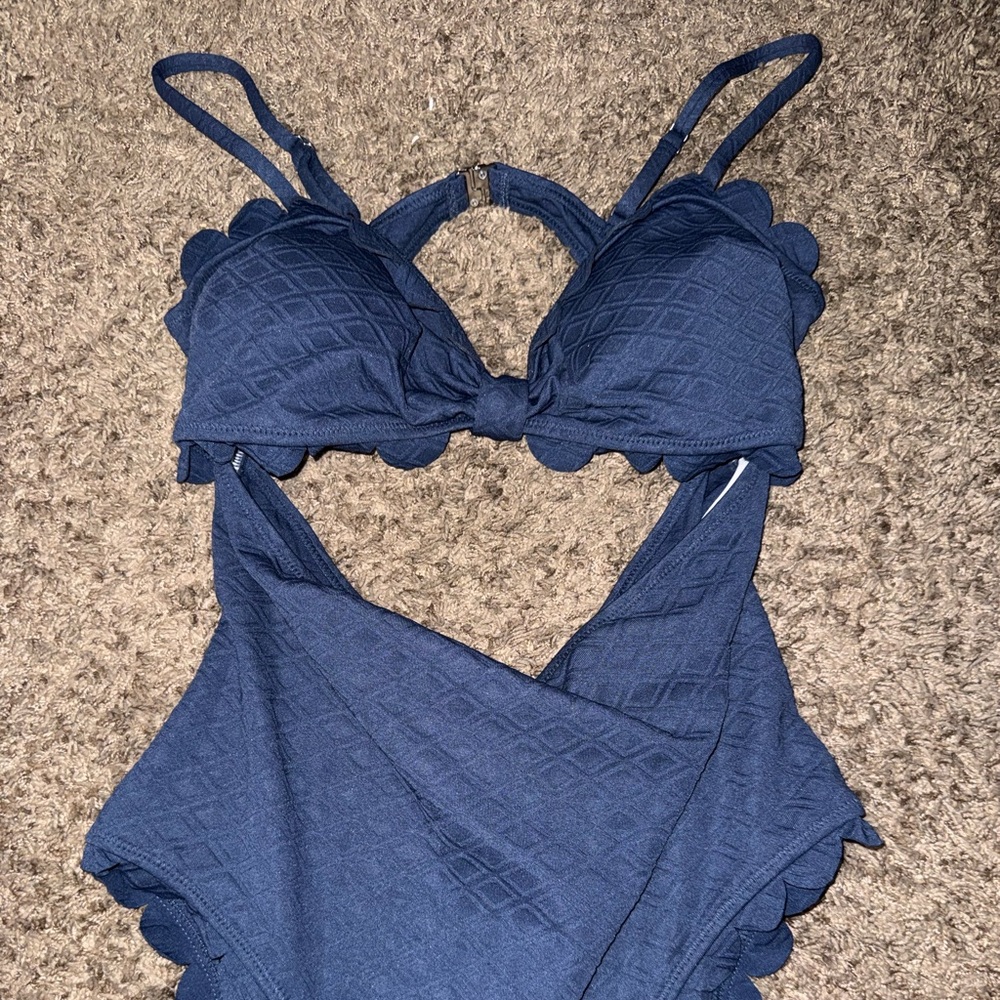 Cupshe Scalloped One Piece